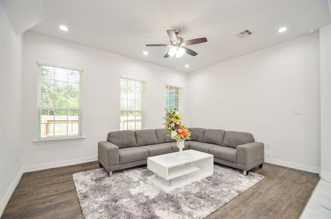 Building Photo - 6514 Fraser Pt Ct