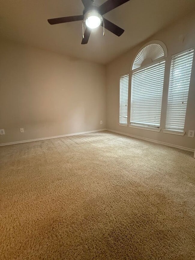 Building Photo - 2 BD with Garage - Dog Park - Resort Pool ...