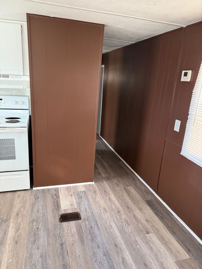 Building Photo - *RENOVATED* 3-Bedroom/ 1-Bath Mobile Home $1300/ mo.