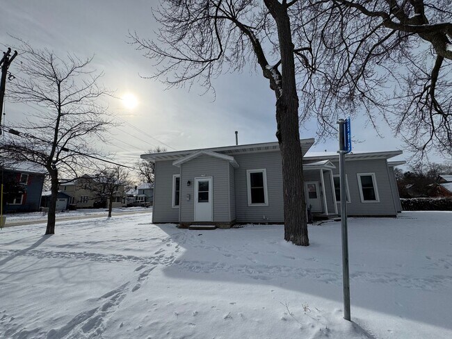 Primary Photo - 1790/1792 Strongs Avenue