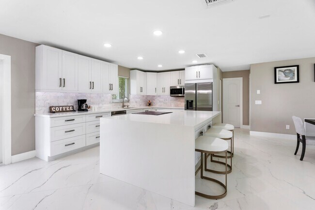 Building Photo - 5200 Club Rd