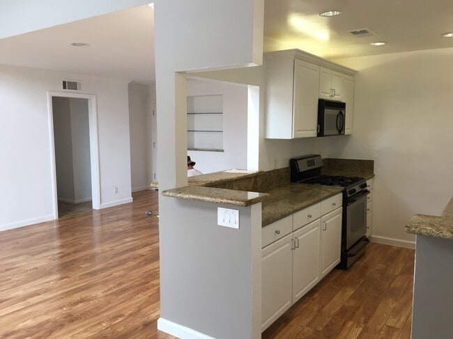 Building Photo - 21529 Saticoy St