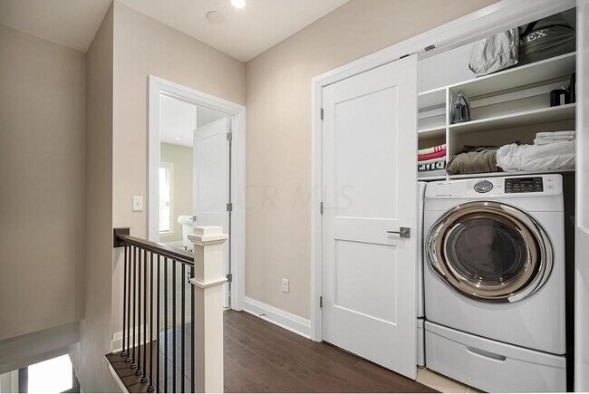 Building Photo - 112 W Starr Ave