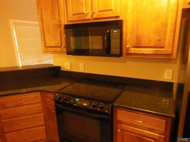 Building Photo - 2604 Little Cove Rd