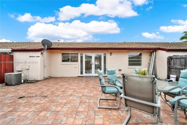 Building Photo - 7127 SW 154th Ct