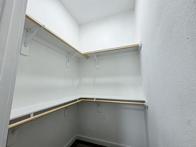 Building Photo - 328 Clearwater St