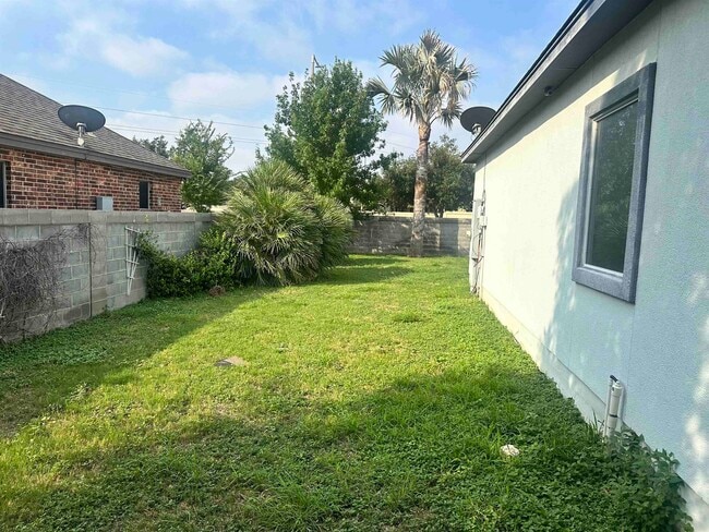 Building Photo - 2801 Braids Dr
