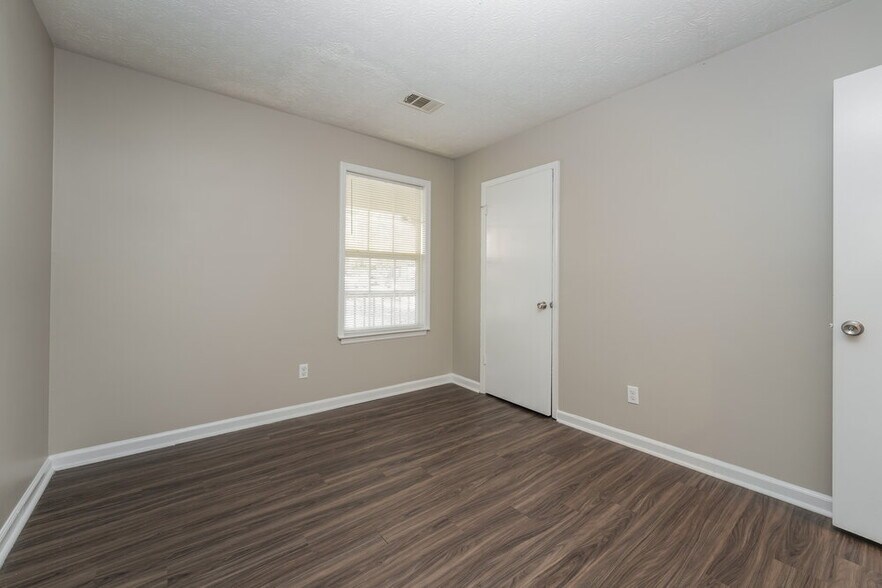 Building Photo - 591 Stonehedge Dr