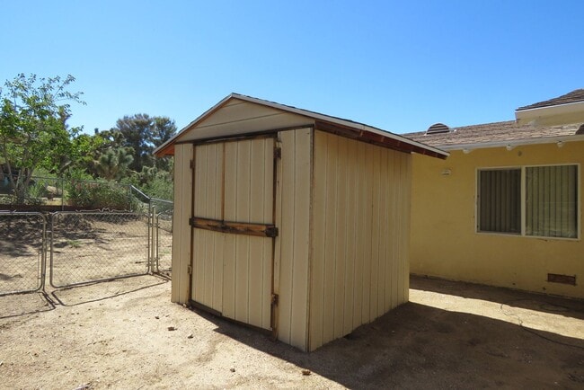 Building Photo - Sweet home in quiet neighborhood!