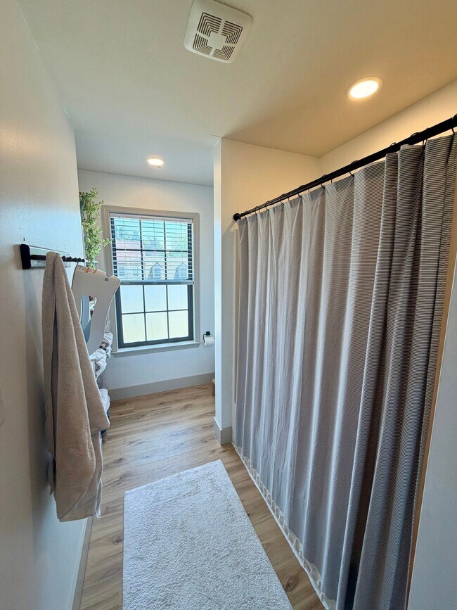 Building Photo - 60 Carriage House Dr