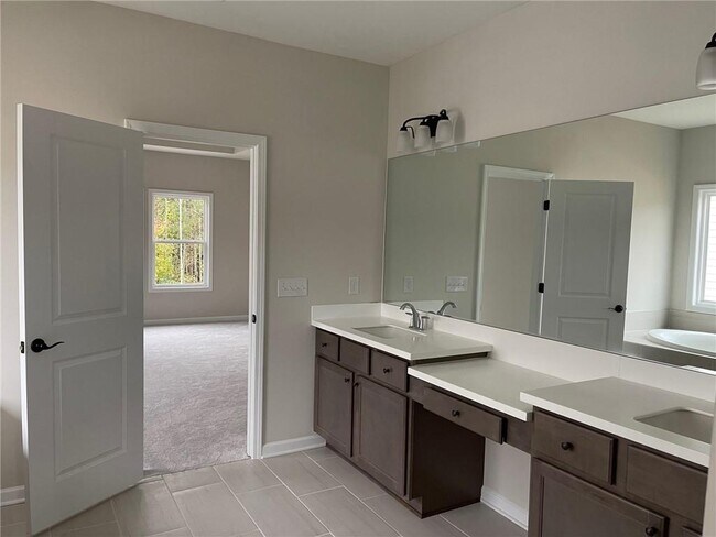 Building Photo - 3750 Crestland Ln