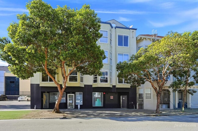 Building Photo - 166 Sanchez St