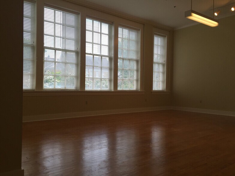 Building Photo - 715 Sherman St