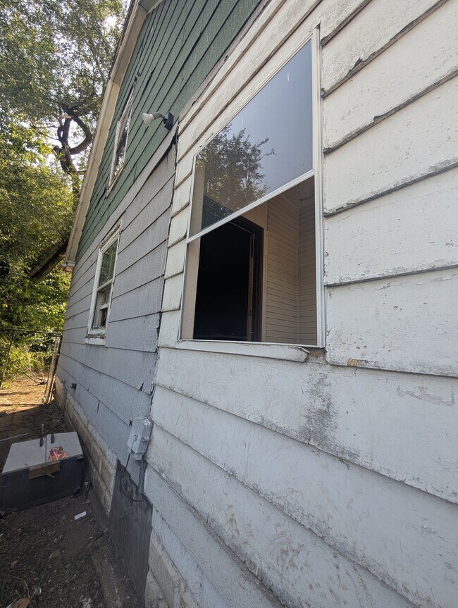 Building Photo - 422 S Louisa St
