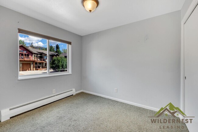 Building Photo - Yacht Club Condo - LAKE VIEWS-Great 3 Bedroom/2 Bath Unit w/Lake Access