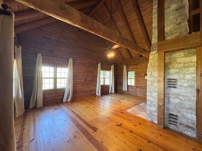 Building Photo - FOR LEASE!!!!!!!!!!