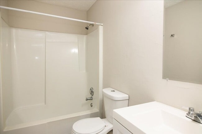 Building Photo - 3/2 Home in Cul-De-Sac w/ 2 Car Garage and Large Bonus Room