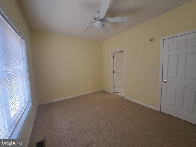 Building Photo - 4100 Sandpiper Dr