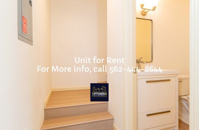 Building Photo - Townhome - 3 Bedrooms-2.5 Baths - Los Ange...