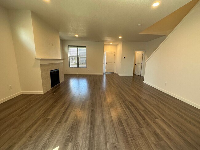Building Photo - 1404 S 29th Blvd