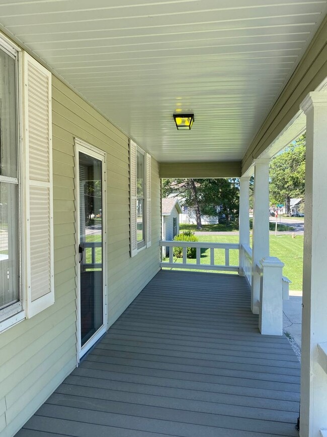 Building Photo - Beautiful 2 Bed 1 Bath Home