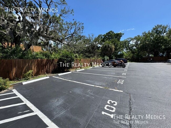 Building Photo - 1030-633 S Palmetto Ave-