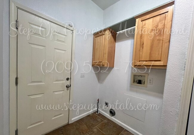 Building Photo - Comfortable & Well-Appointed 3-Bedroom Hom...