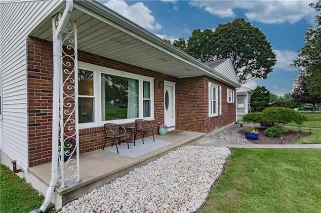 Building Photo - 2744 Helen St