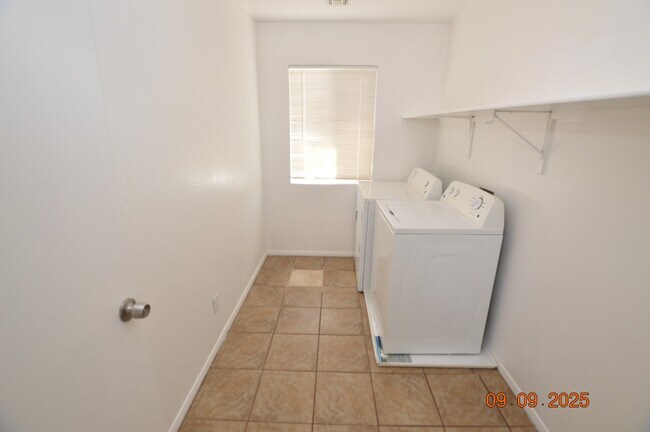 Building Photo - 9078 Mountain Lakes Ave
