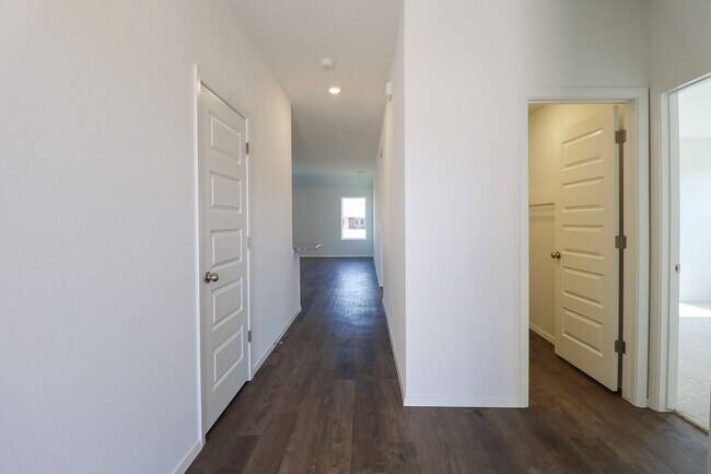 Building Photo - New Build 3 Bedroom 2 Bath available 6/1 in Robninson Ranch!