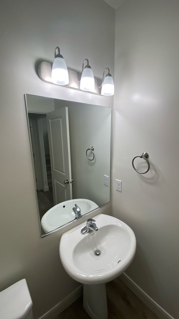 Building Photo - 3 Bed - 2.5 Bath, Large Townhome - 2 Car G...