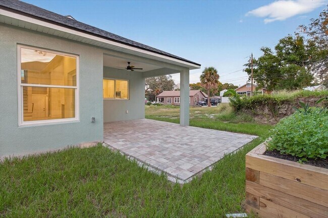 Building Photo - 207 Athens St