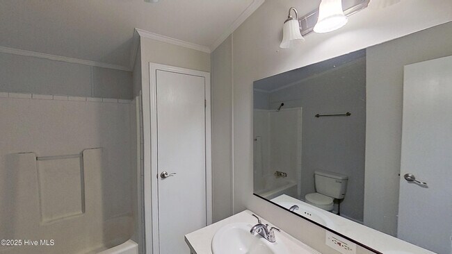 Building Photo - 20 Deer Ridge Dr W