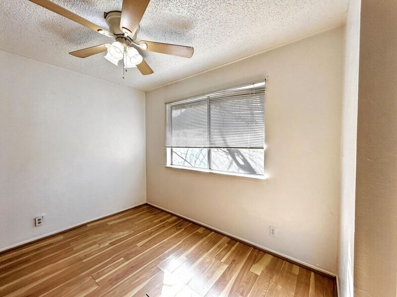 Building Photo - 1405B Braker Ln