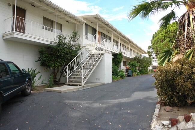 Building Photo - 319 N Chevy Chase Dr