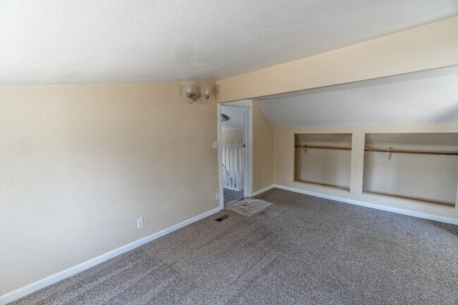Building Photo - Single Family Home on Spokanes North Side!!