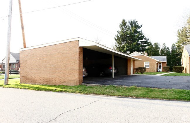 Primary Photo - 570 Russell Rd