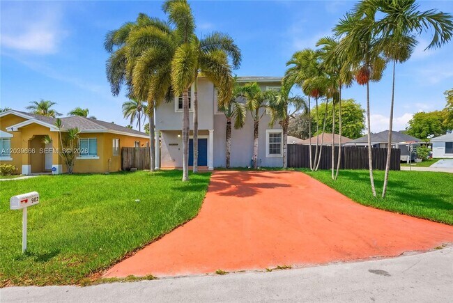 Building Photo - 902 SW 8th Pl