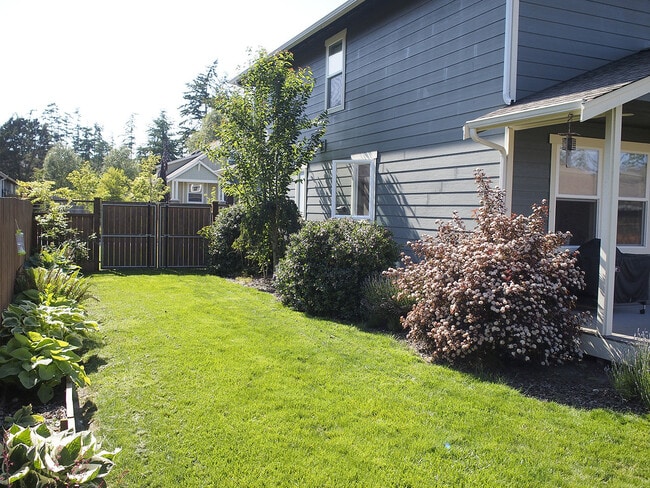 Building Photo - ***PENDING APPLICATION***Impressive Dog Fr...