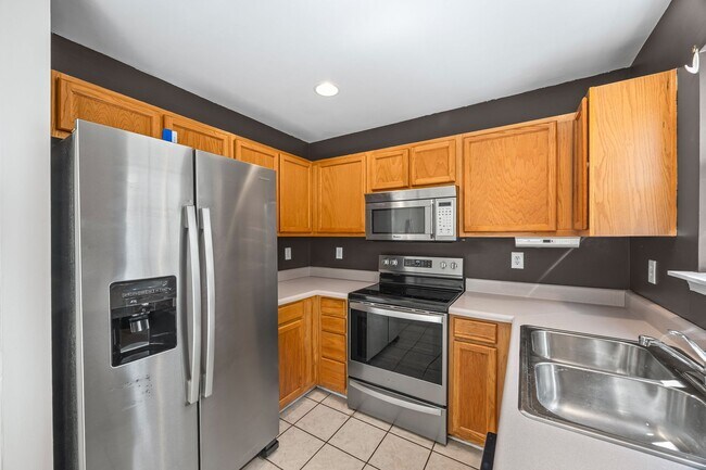 Building Photo - Great 2 bdrm Townhome in Steele Creek area...