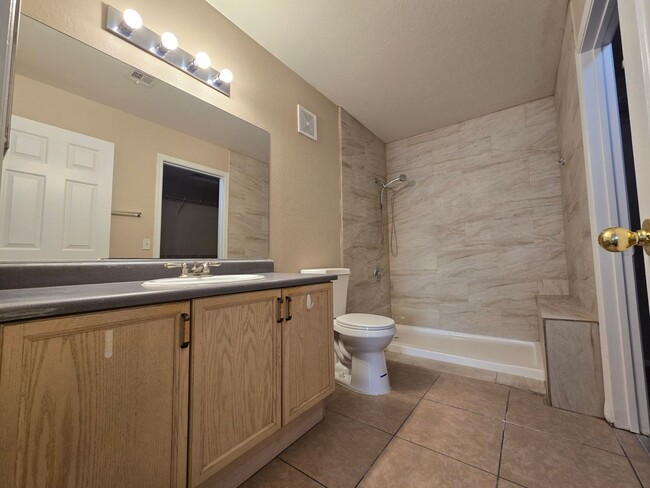 Building Photo - Townhome in Dreamy Summerlin Area -8417 Ma...