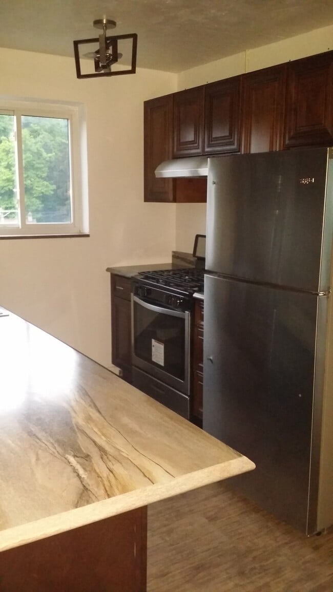 Building Photo - Glen Elm Apartments