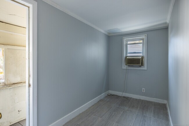 Building Photo - 668 Grand St