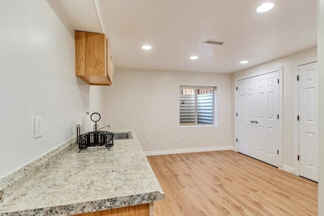 Building Photo - 6924 Chippewa Dr