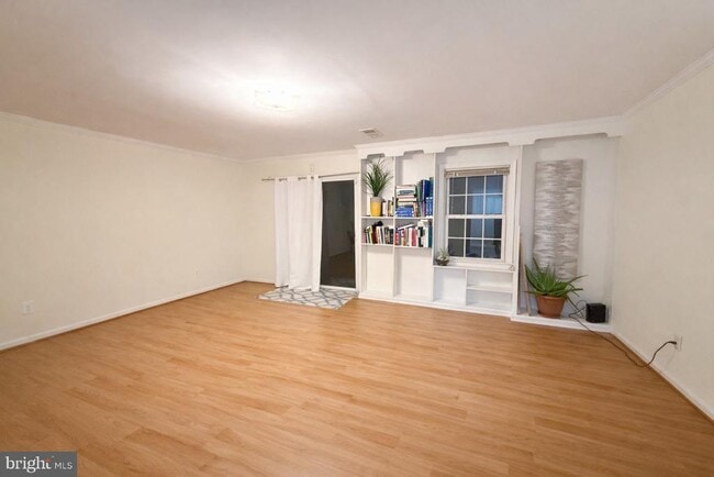 Building Photo - 4924 Van Walbeek Pl