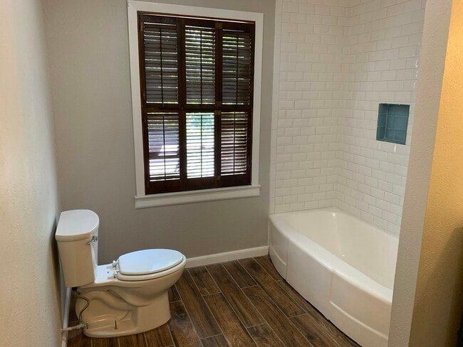 Building Photo - 5590 Clinton St