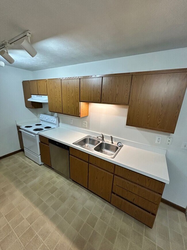 Building Photo - 254 Church St Ct