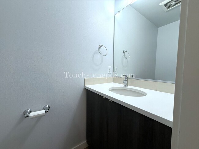 Building Photo - 2nd MONTH RENT FREE! 2 Bedroom, 1.5 Bathroom Apartment