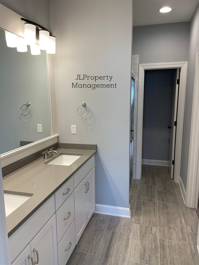 Building Photo - 15332 Jessica St