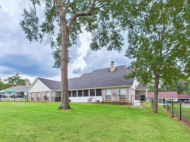 Building Photo - 1014 Redbud